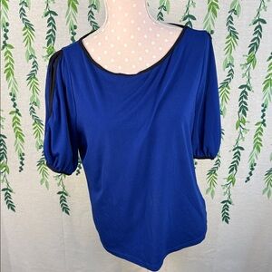 Elegant Blue Blouse with Black Trim D3